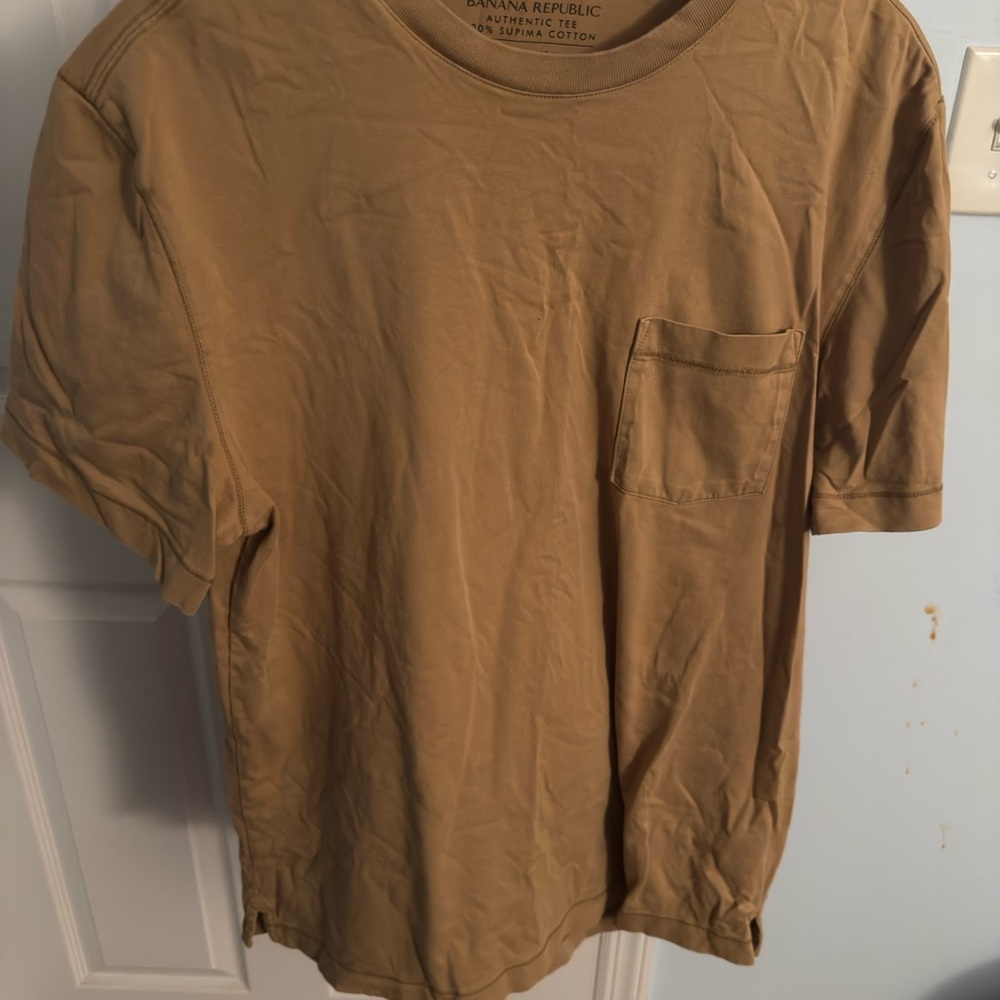 Banana Republic Men's Short Sleeve Tan Tee
